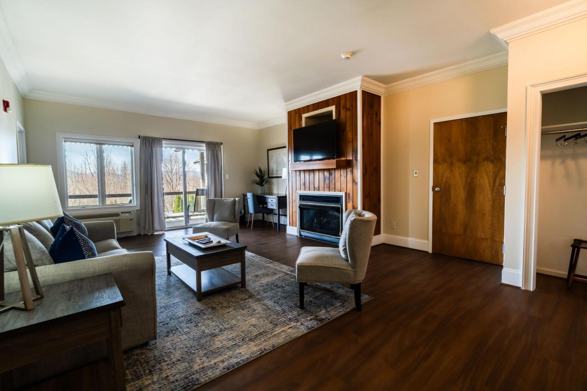 Deluxe Suite