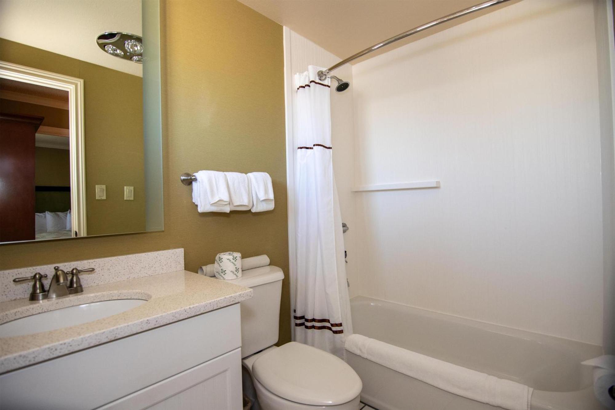 Queen Room Two Queen Beds Pet-friendly