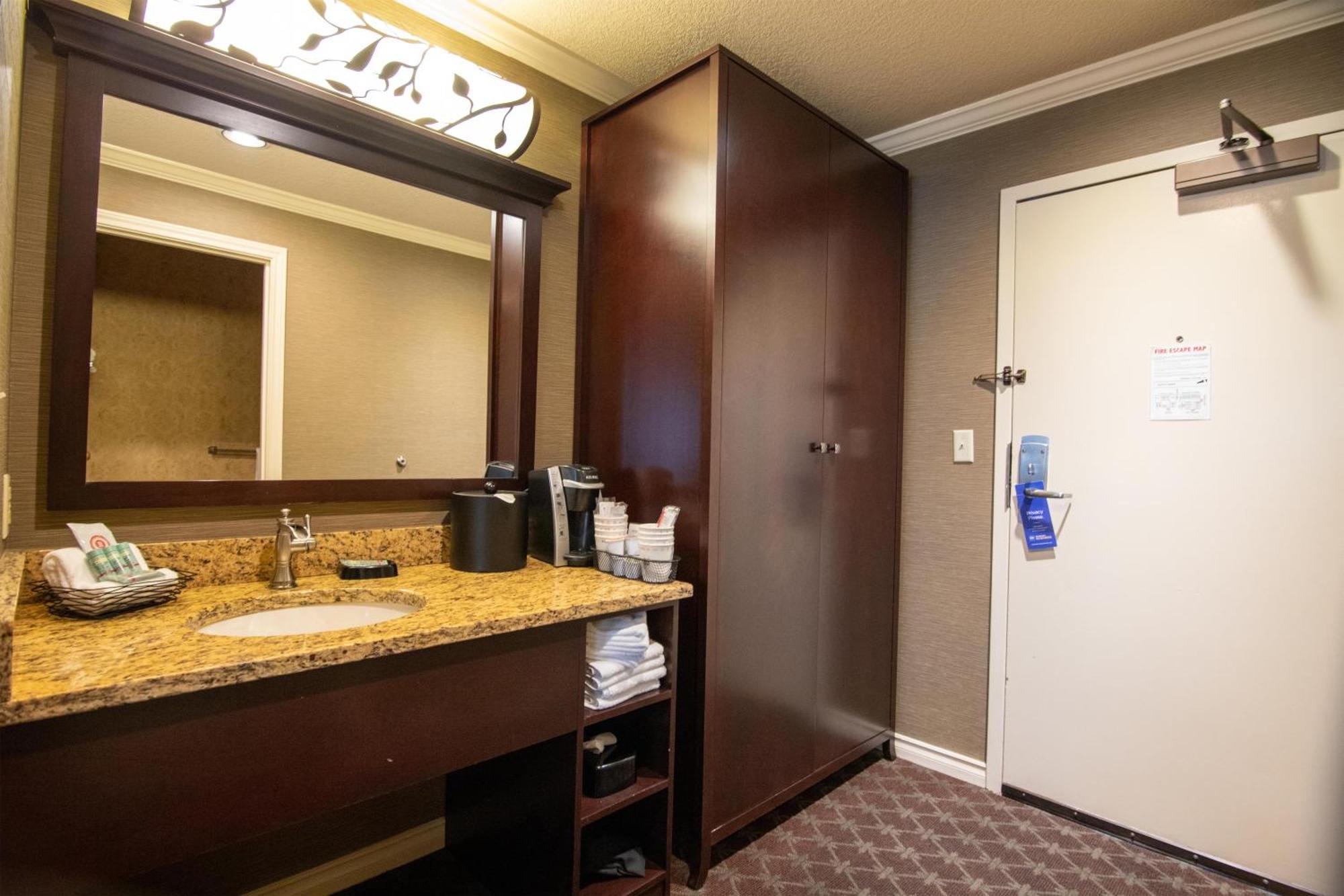 Deluxe Queen Room Two Queen Beds Pet Friendly