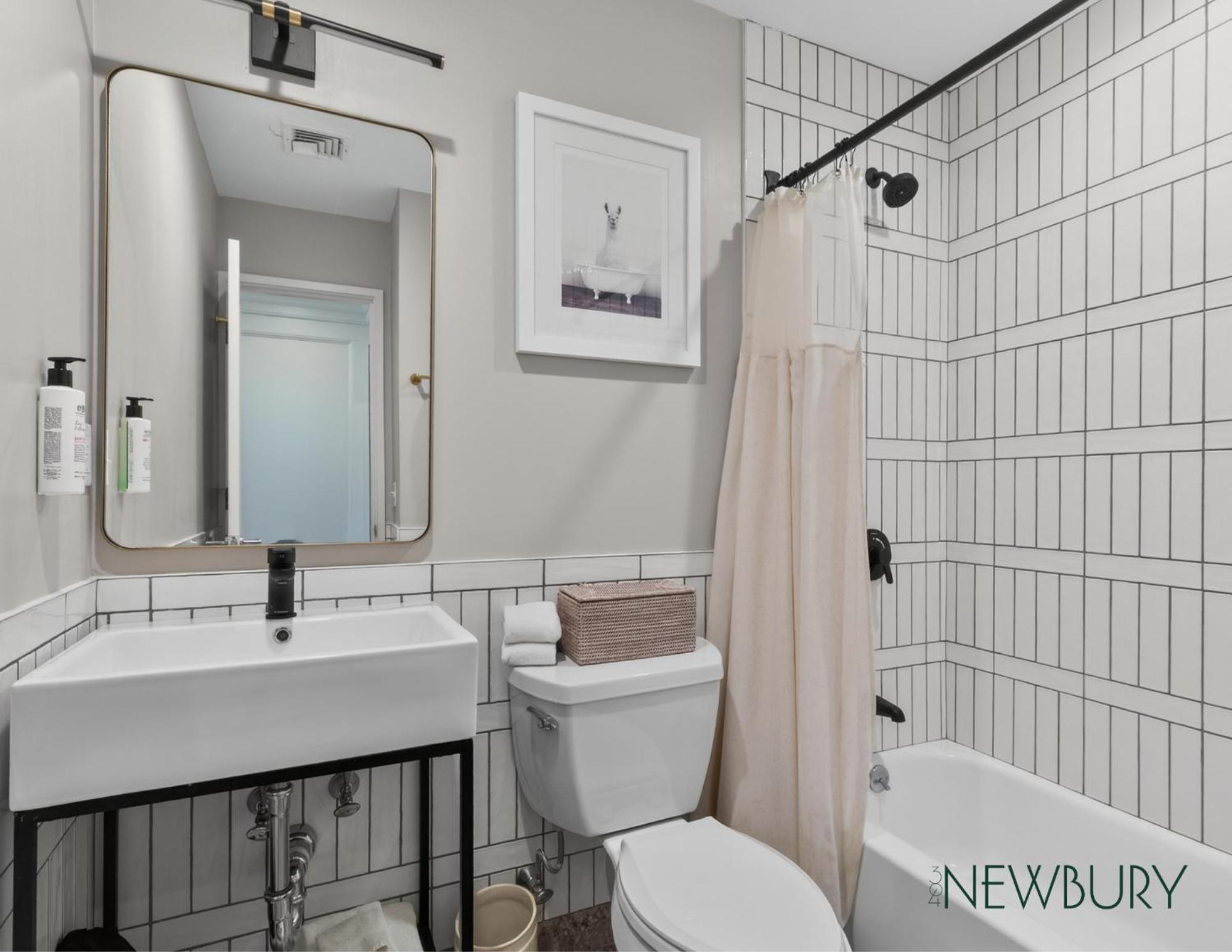 Superior One-Bedroom Apartment 4