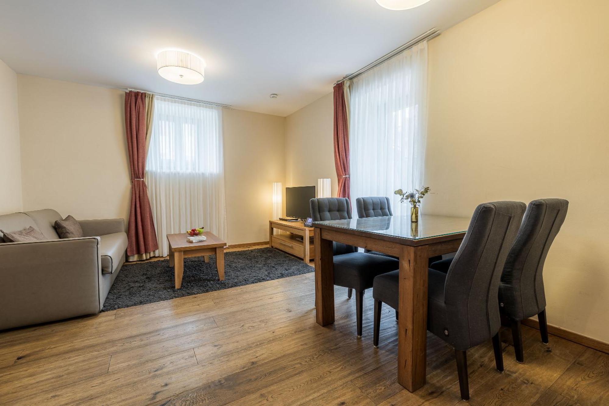 Standard Suite,1769849280:JPEG