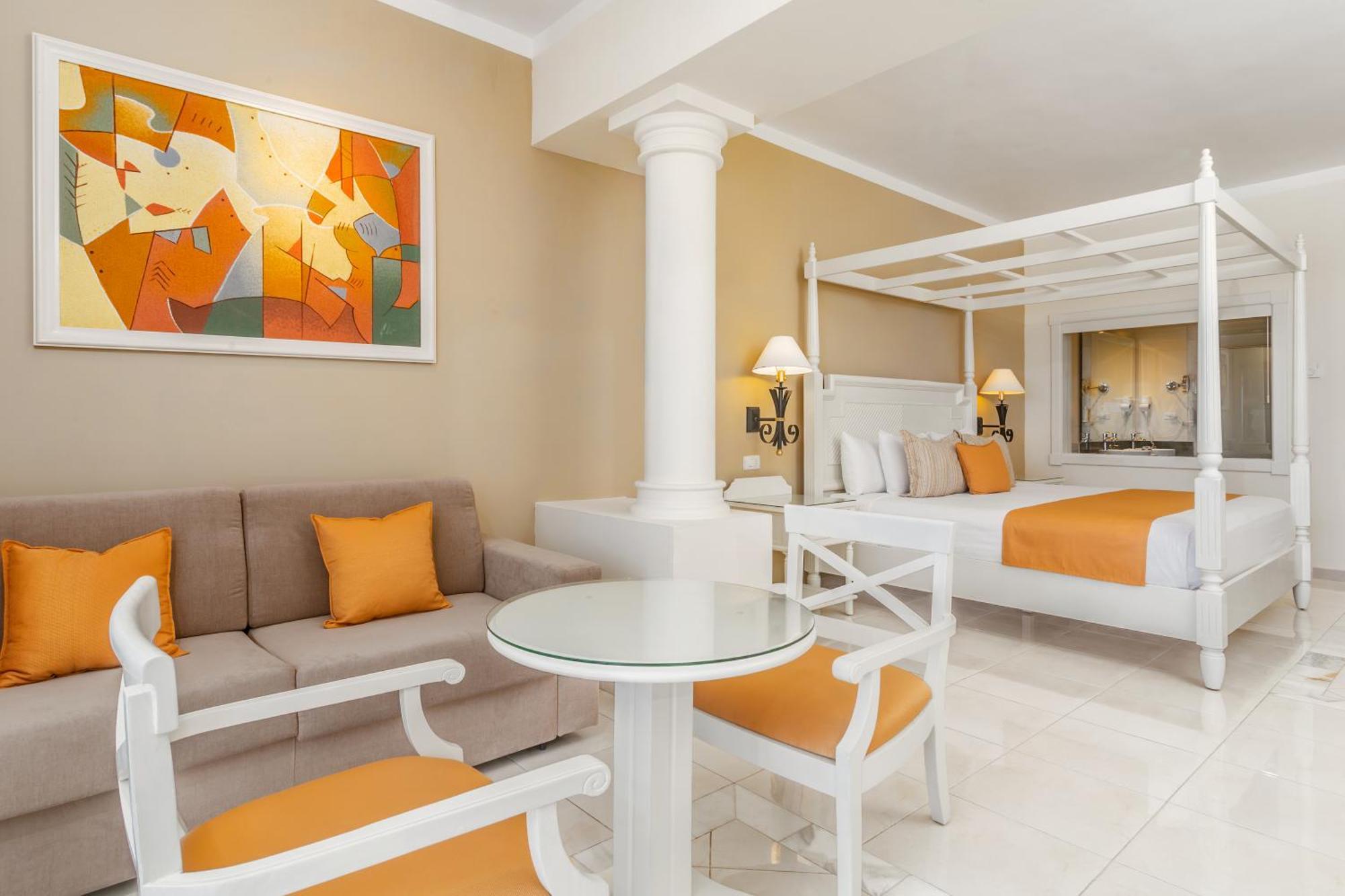 1 King Bed Sea View Deluxe Junior Suite SGL