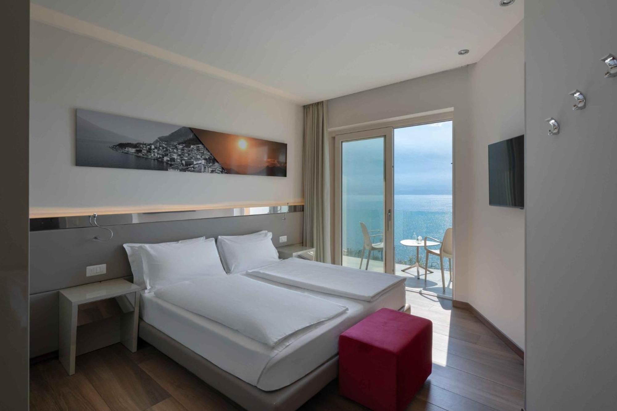 Superior Double or Twin Room Lake View Balcony