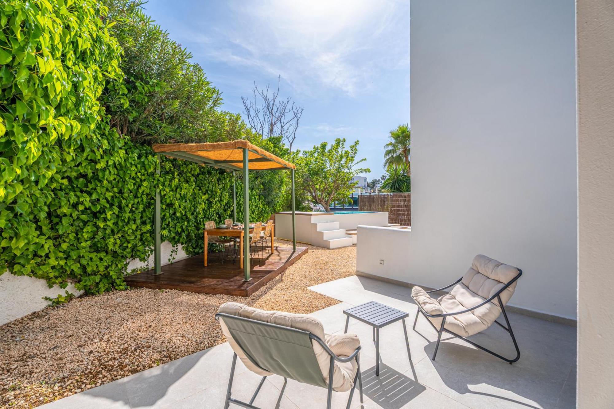 Two Bedroom Apartment Private Pool