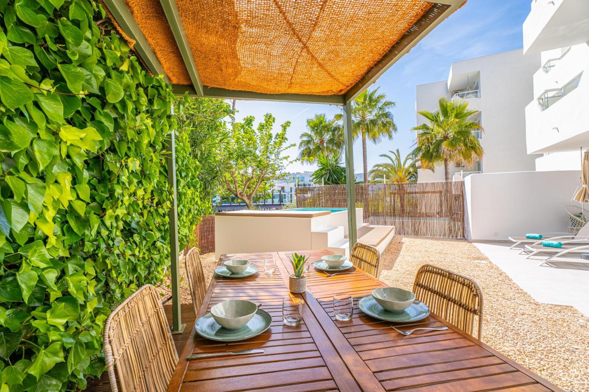 Two Bedroom Apartment Private Pool
