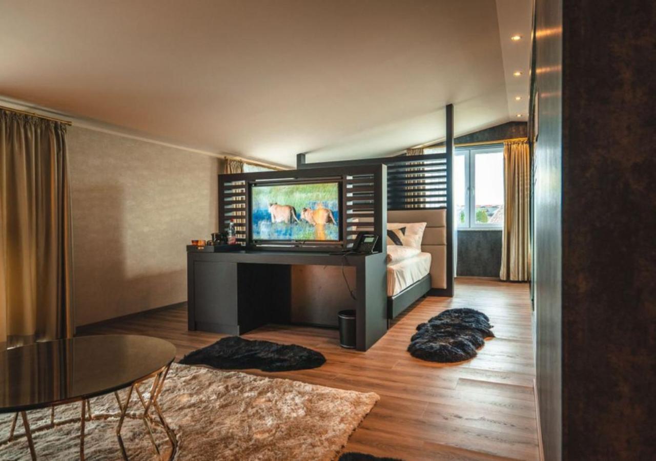 Deluxe King Suite