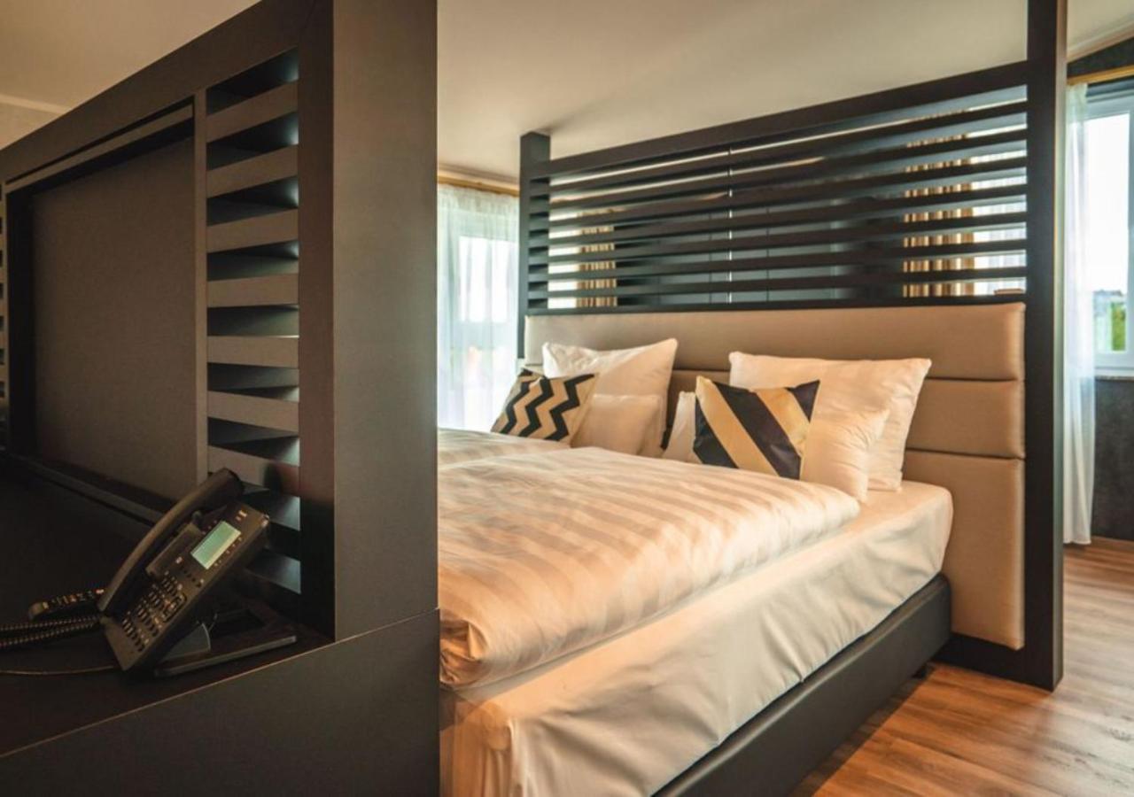 Deluxe King Suite