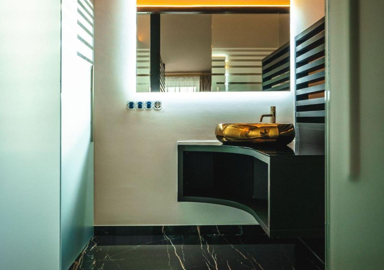 Deluxe King Suite
