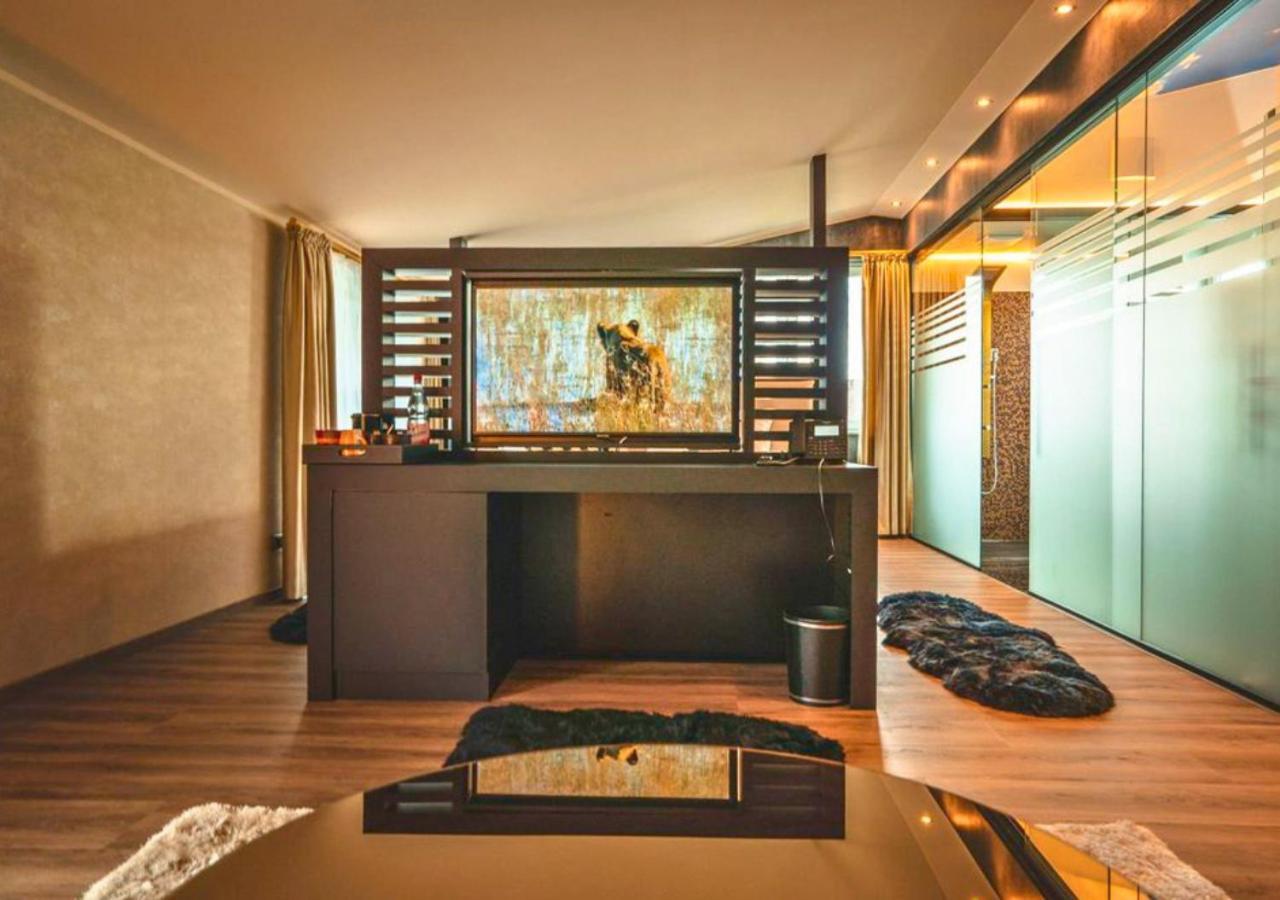 Deluxe King Suite