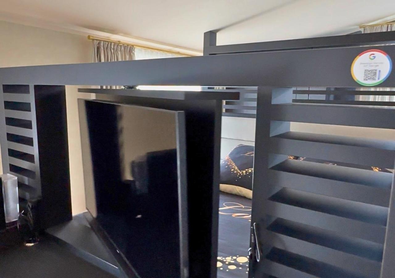 Deluxe King Suite