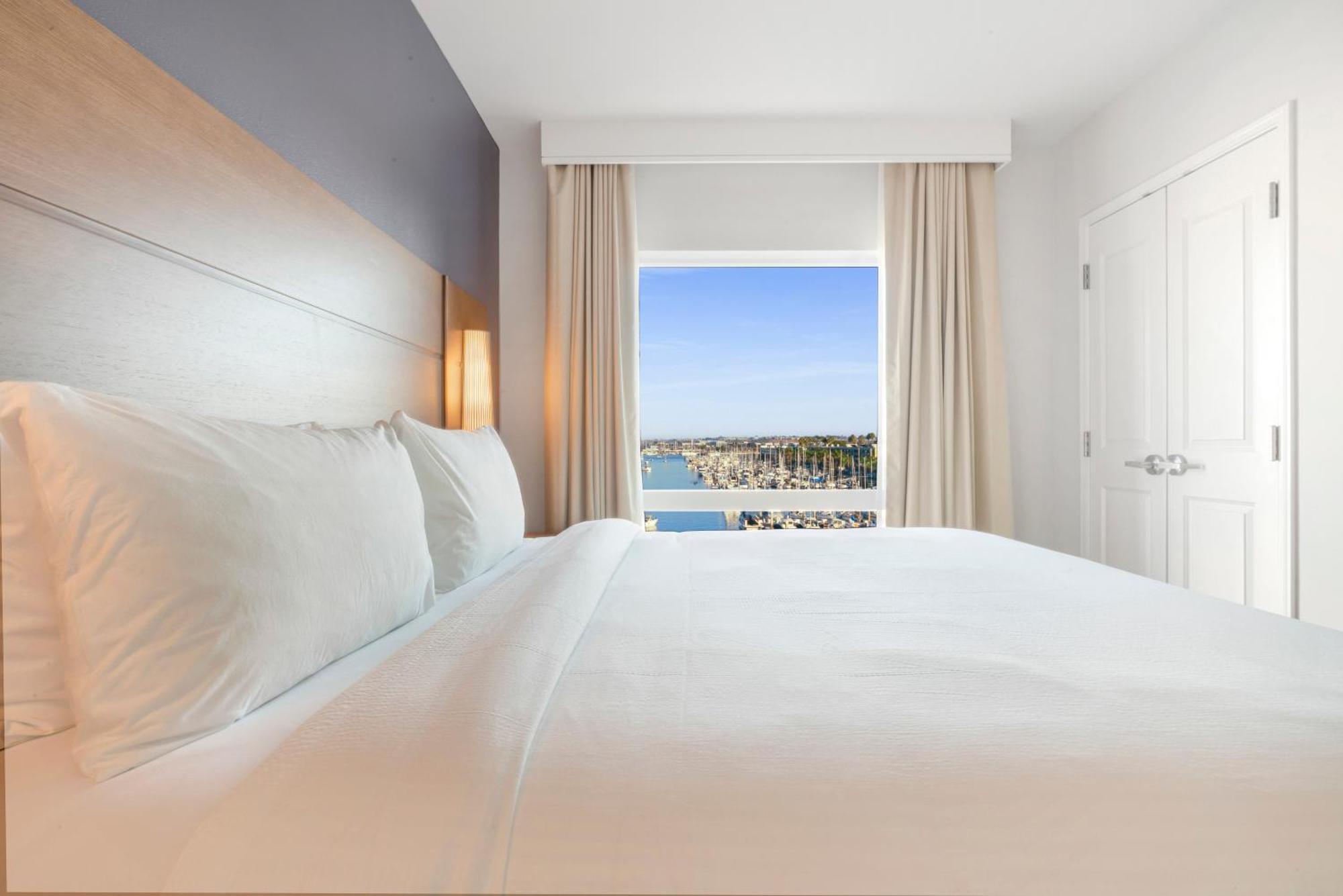 Guest room 2 Queen Water view