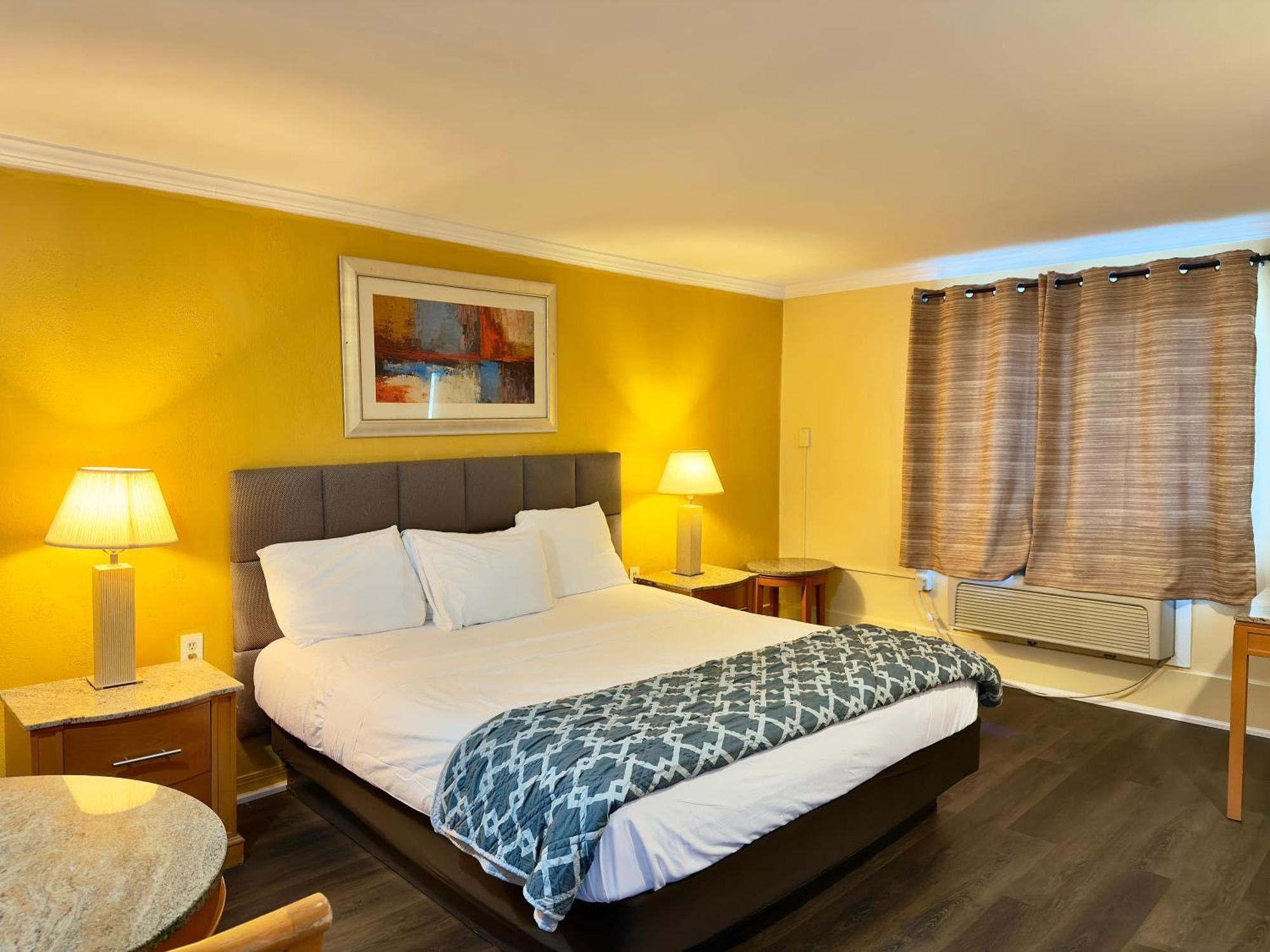 Deluxe King Room
