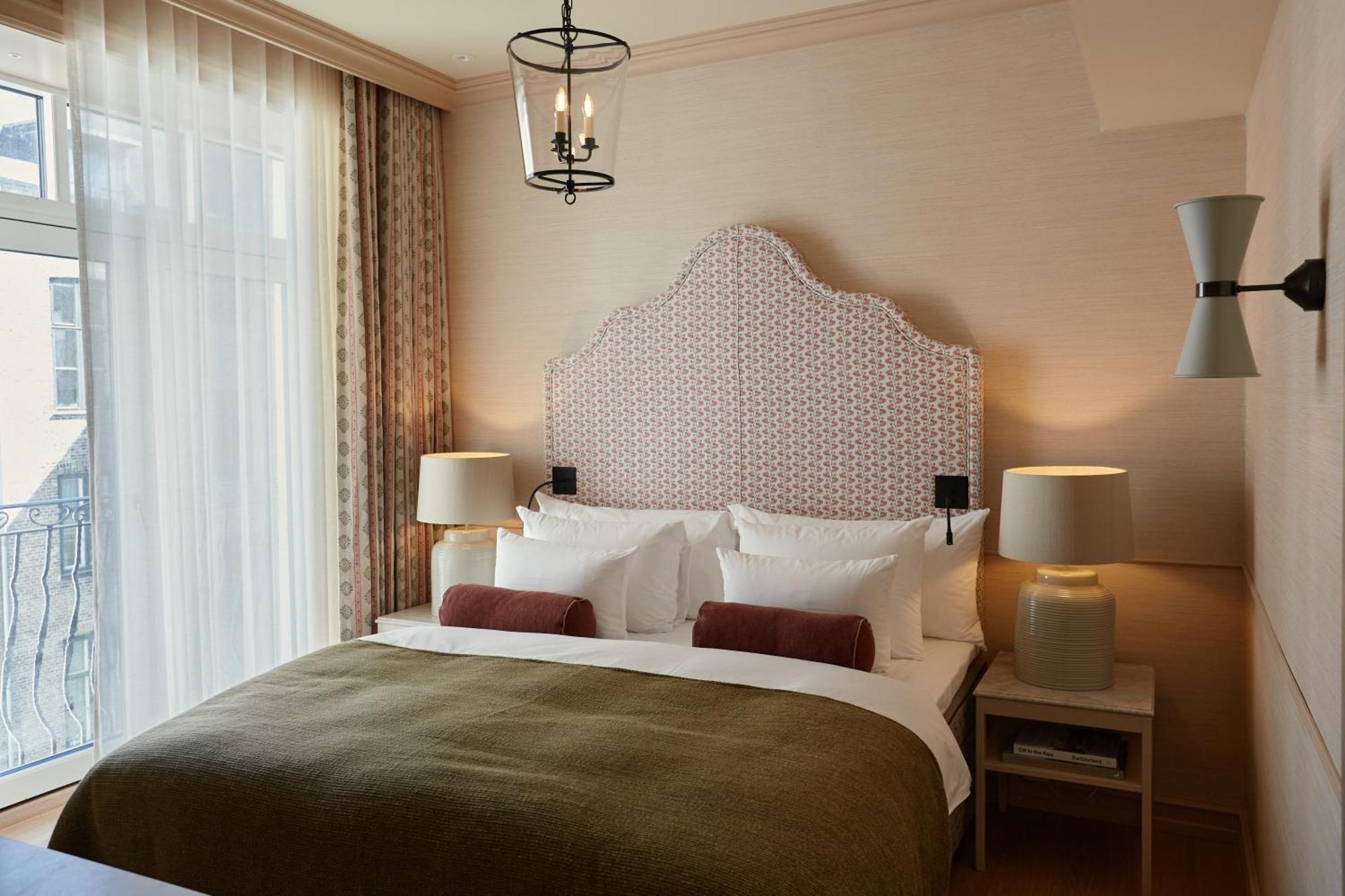 Luxury Room,1770198648:JPEG