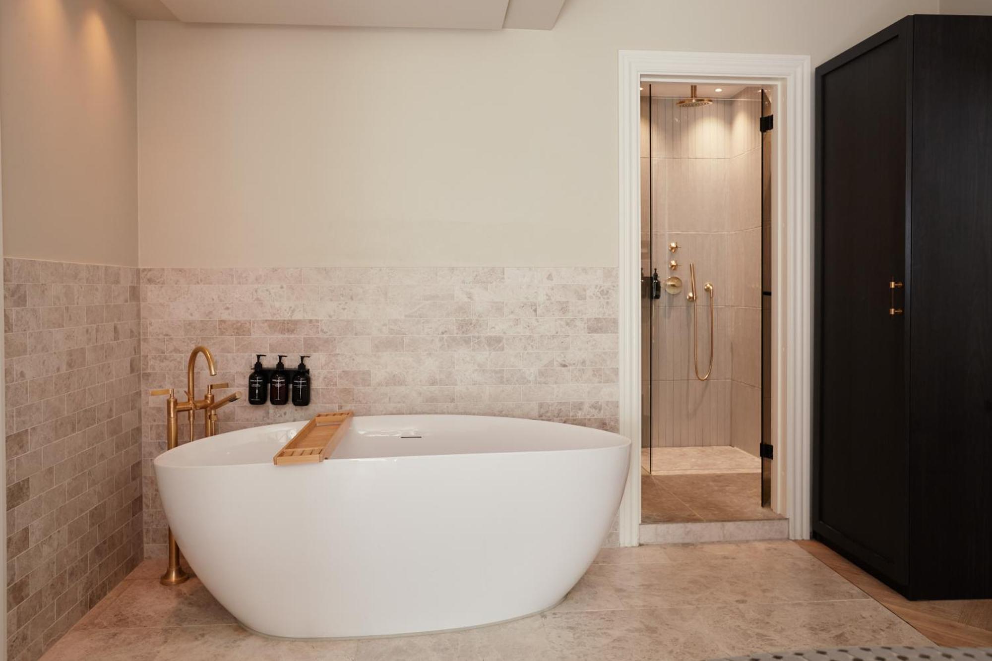 Signature Suite