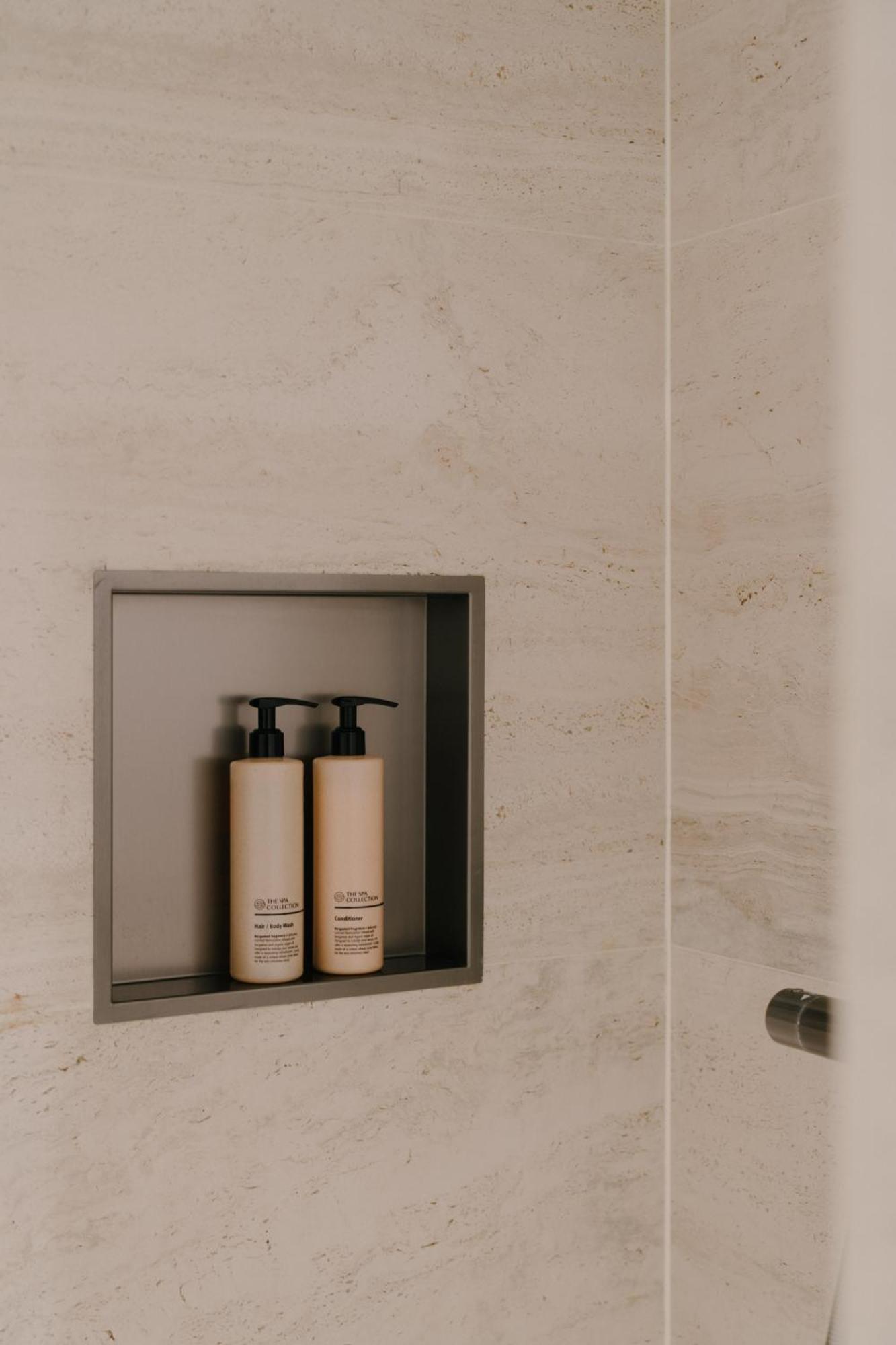 Deluxe Twin Connected