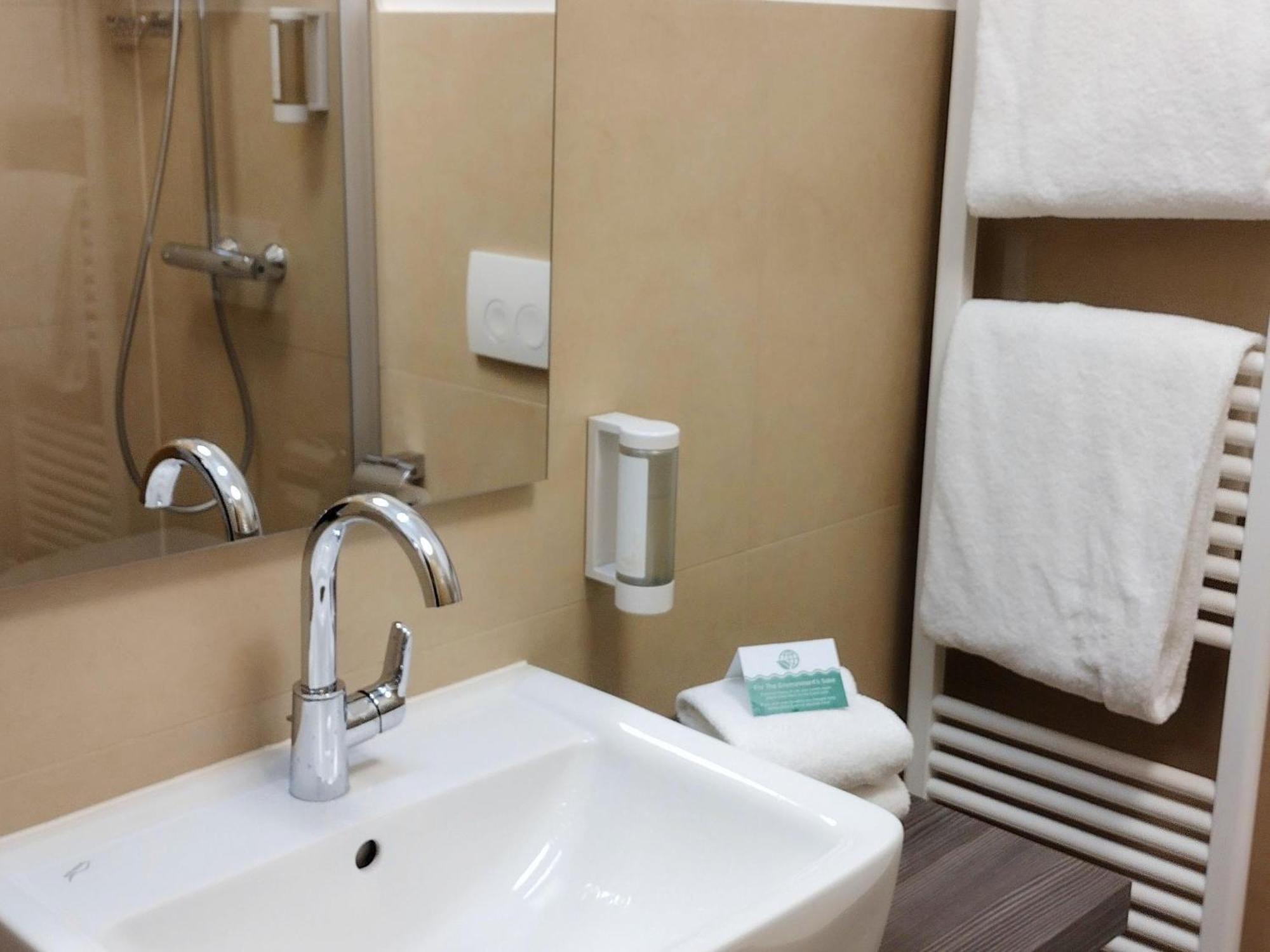 Superior Single Room,1770442222:JPEG