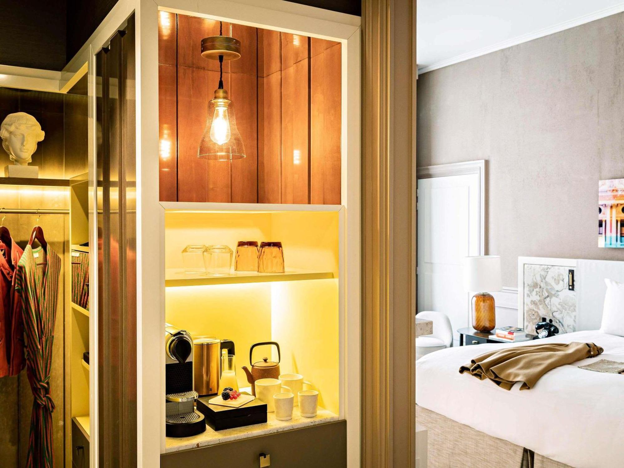 Premium Luxury Queen Room One Queen Bed Courtyard or Rue Scribe View