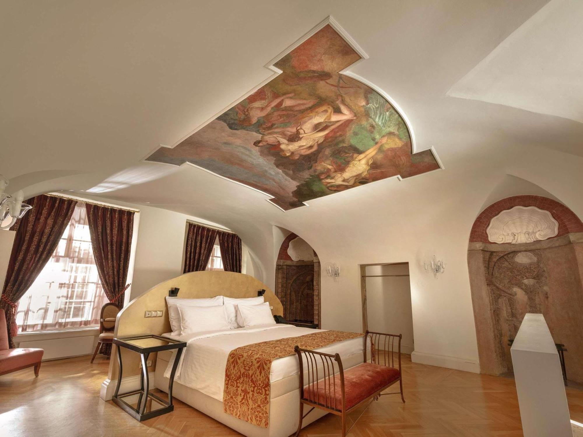 Ceiling Fresco Baroque King Room
