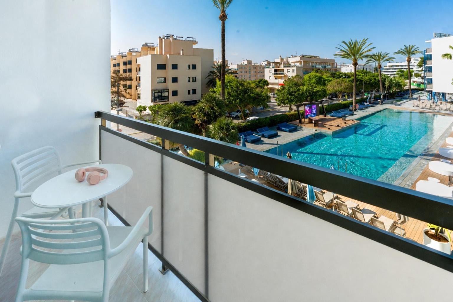 Twin Room Pool View
