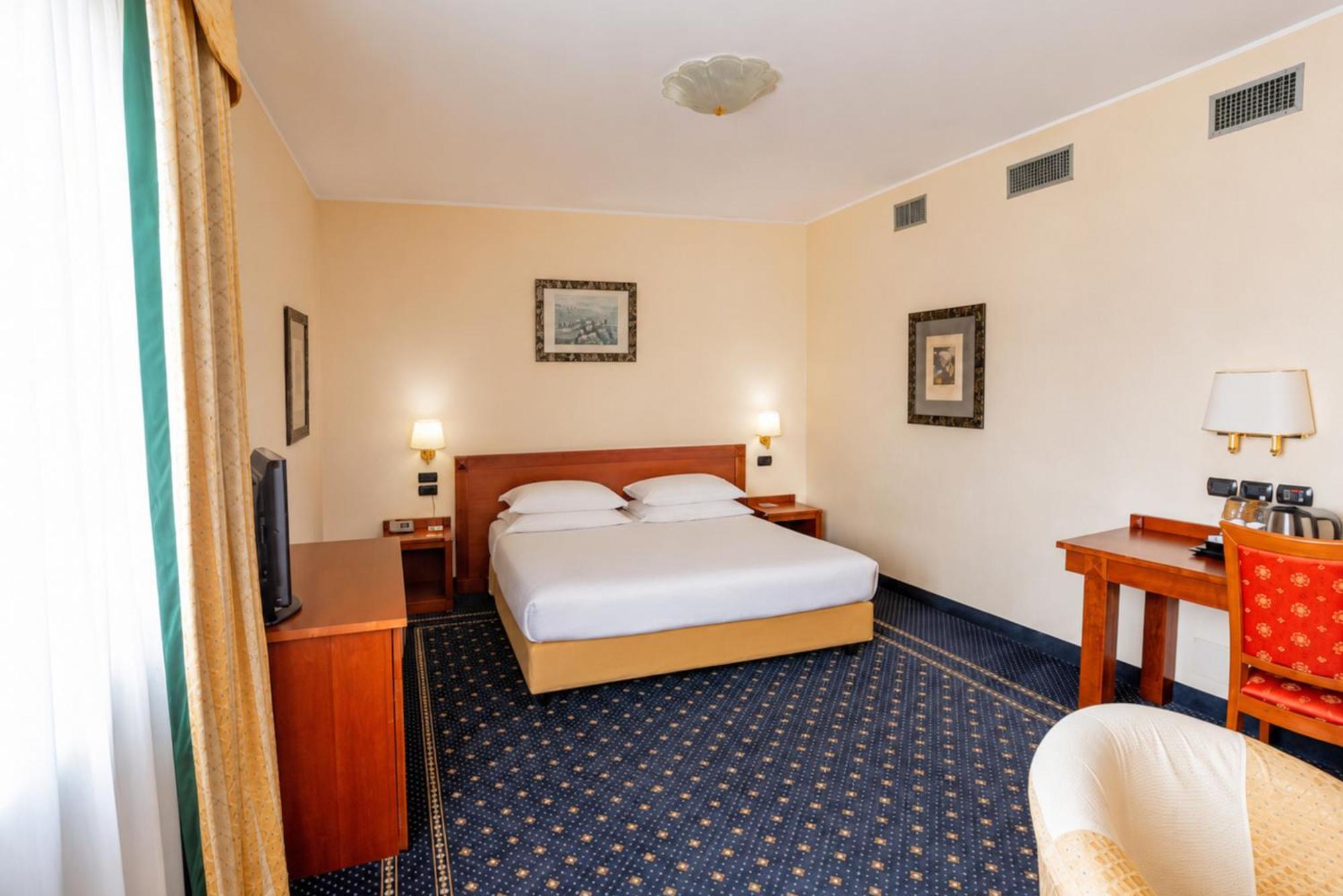 Deluxe Room,1770453223:JPEG