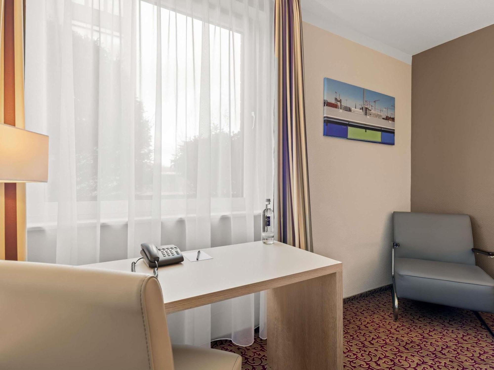 Standard Twin Room Street View