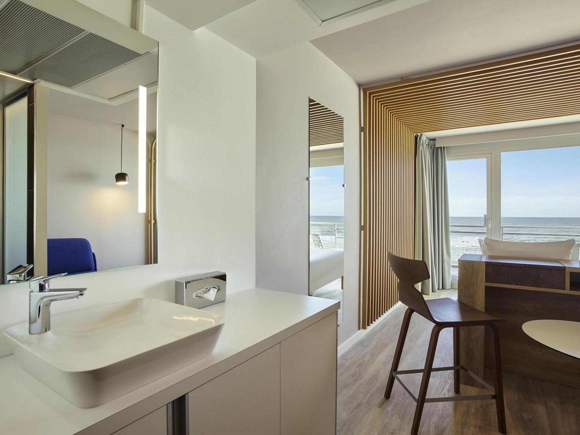 Executive Room sea view balcony double bed sofa bed