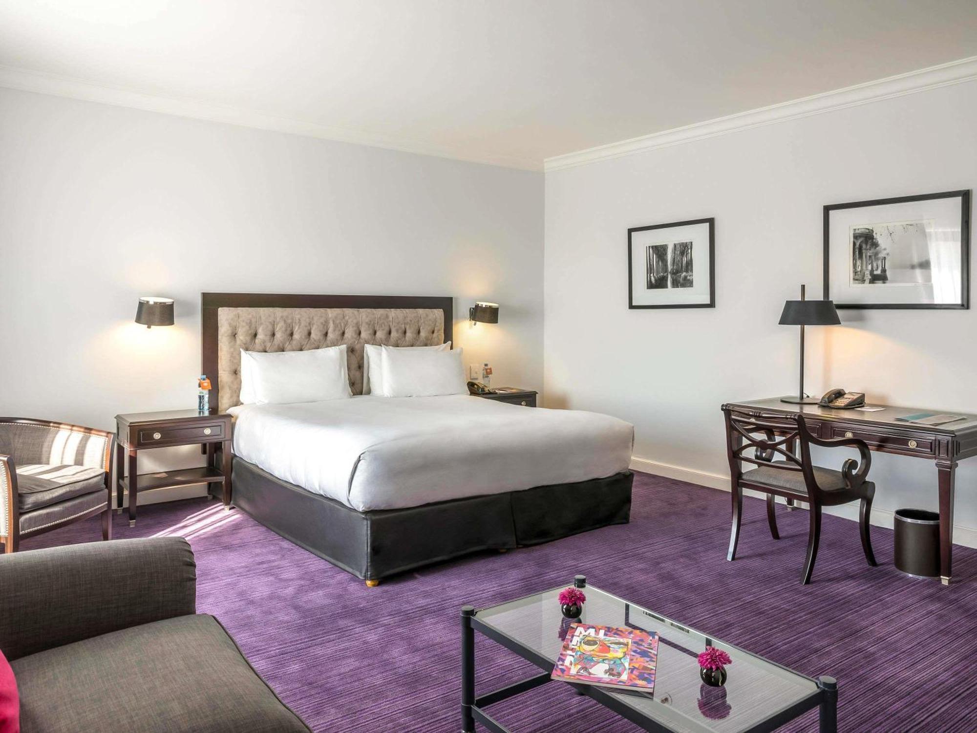 Junior Queen Suite City View