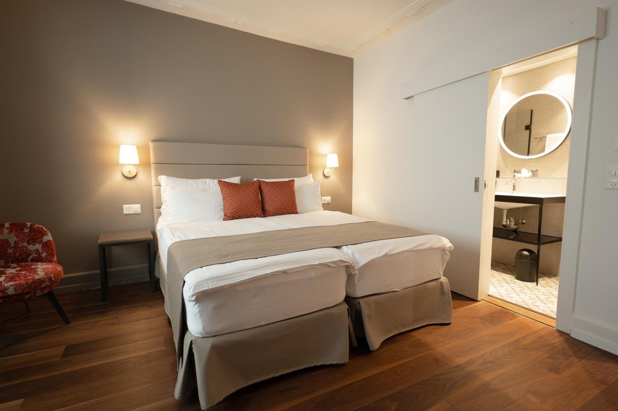 Double room city side 10m2