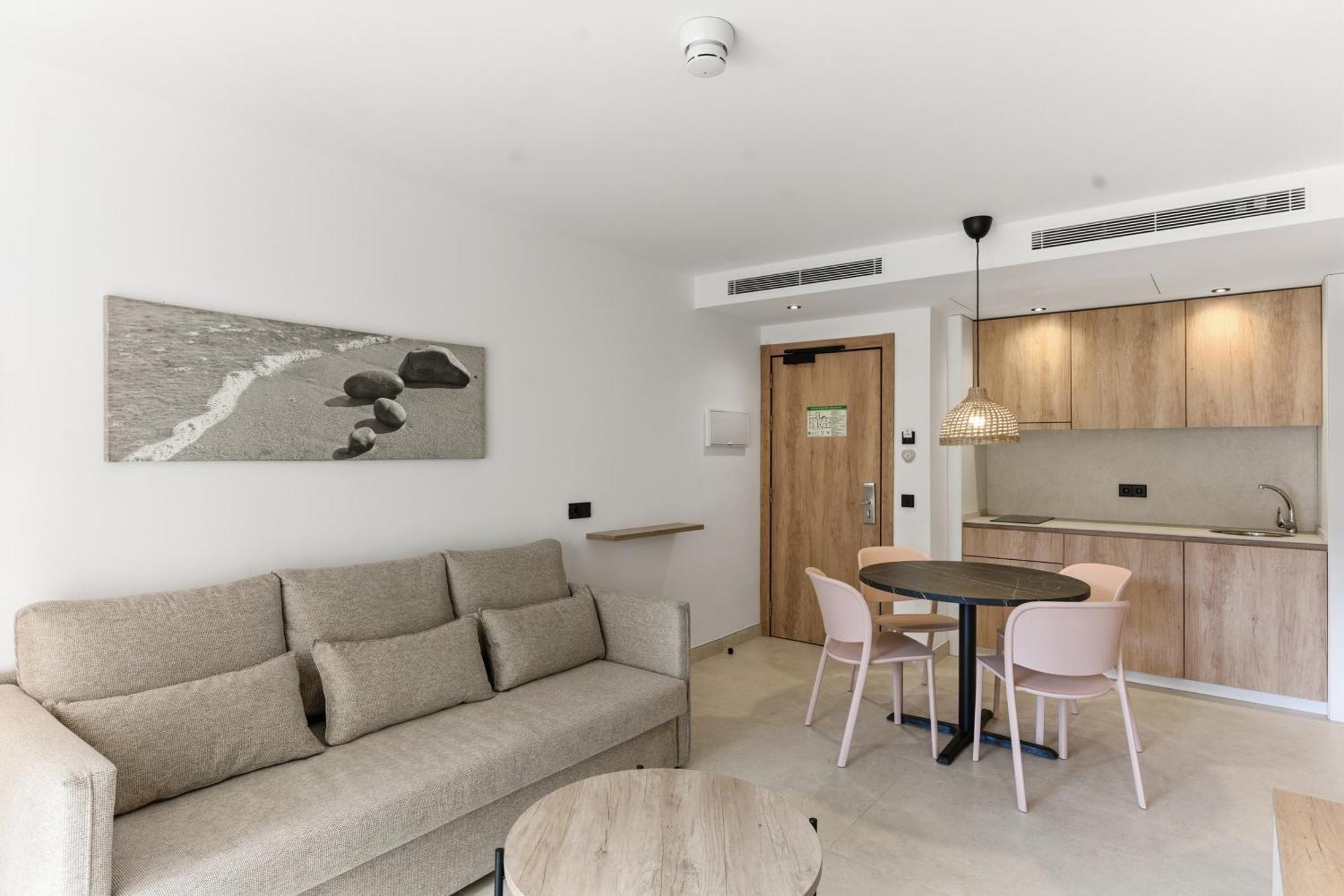 One-Bedroom Apartment Ground Floor Terrace