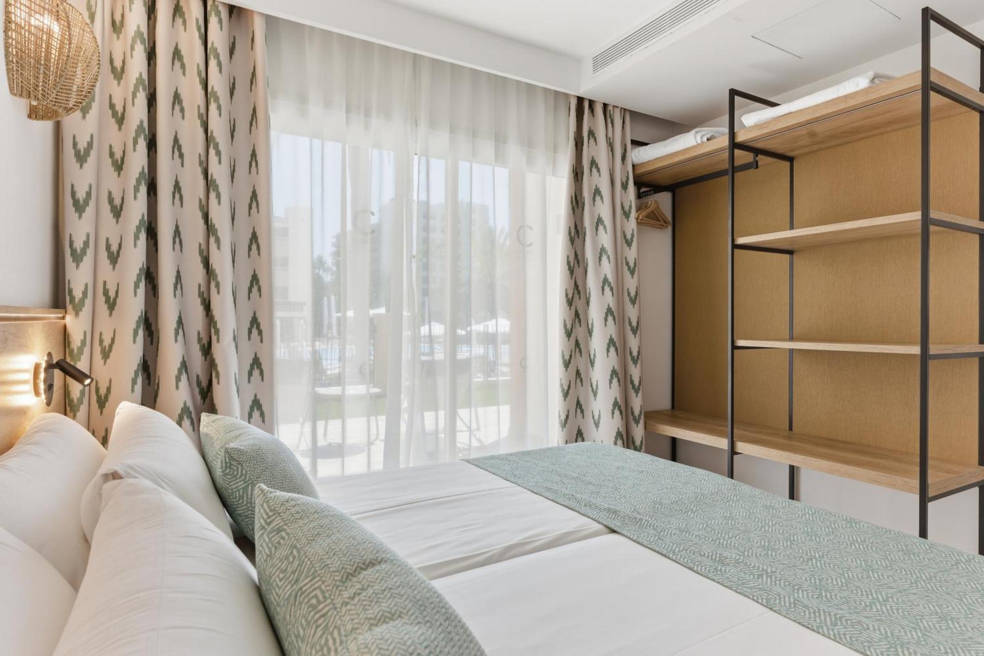 One-Bedroom Apartment Ground Floor Pool View