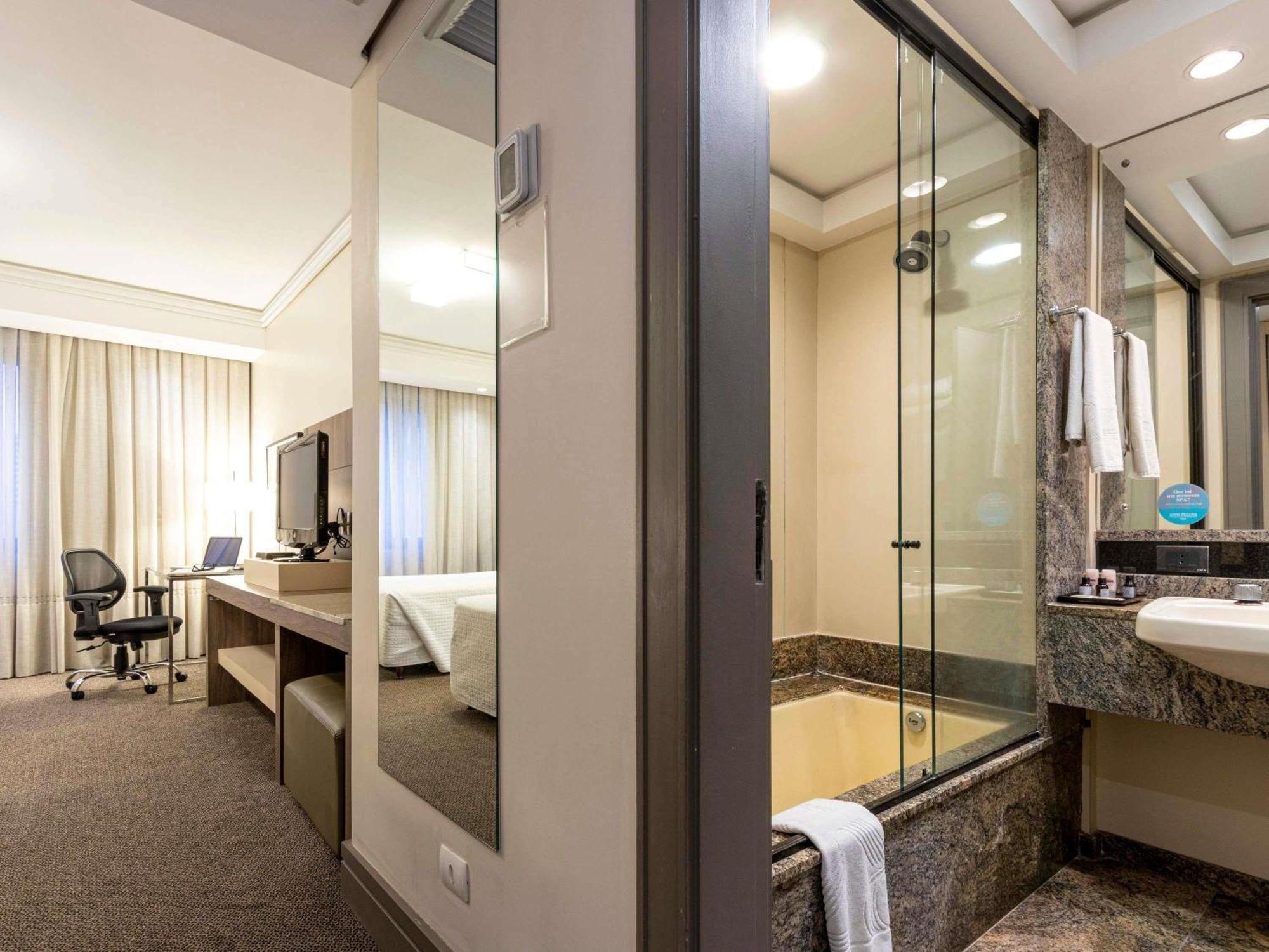 Luxury Room One Queen Bed