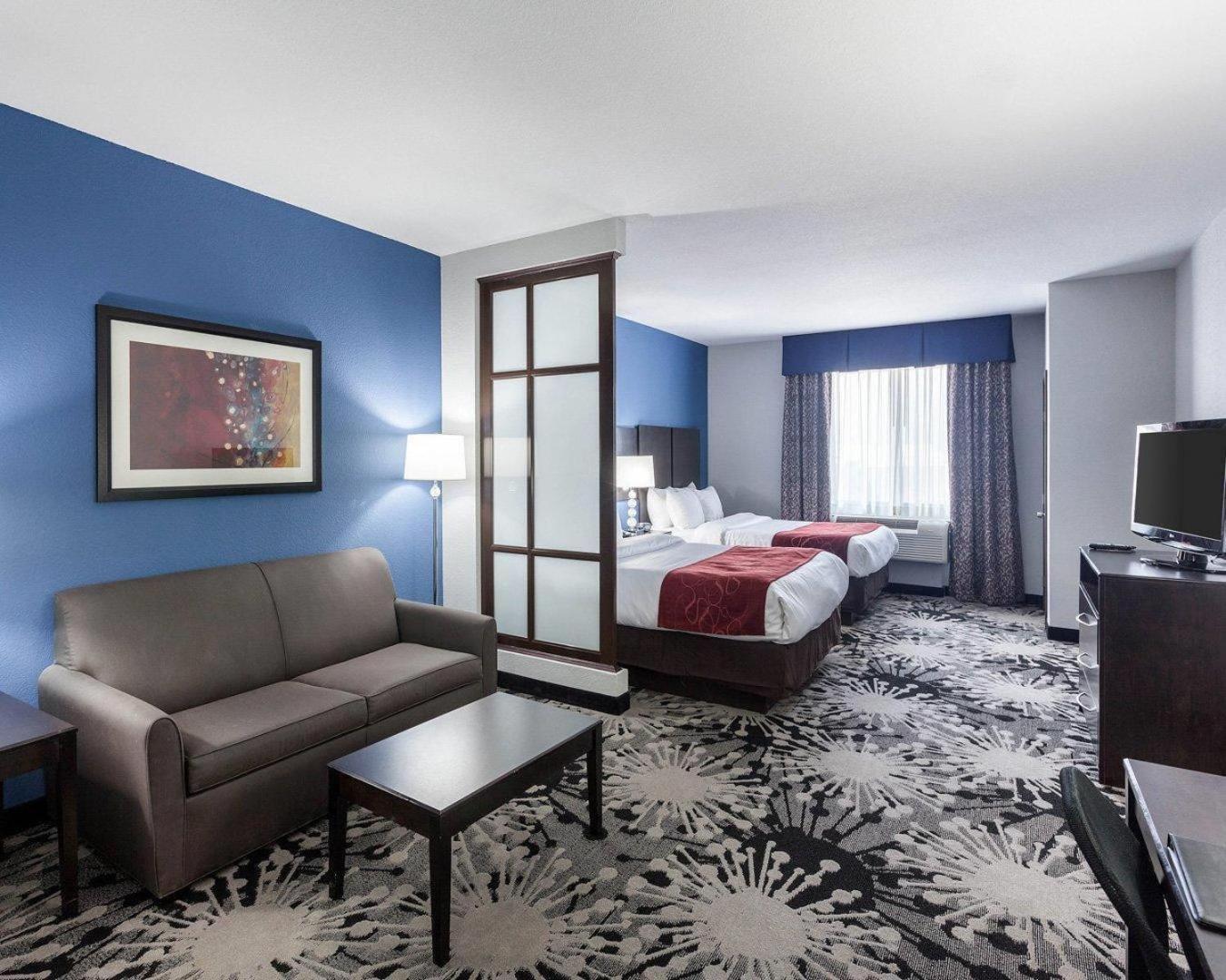 Queen Suite Two Queen Beds Sofa Bed Non-Smoking