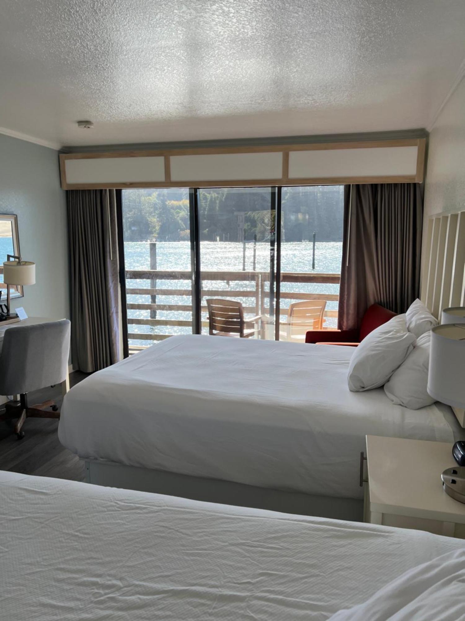 Queen Room River View Non-Smoking