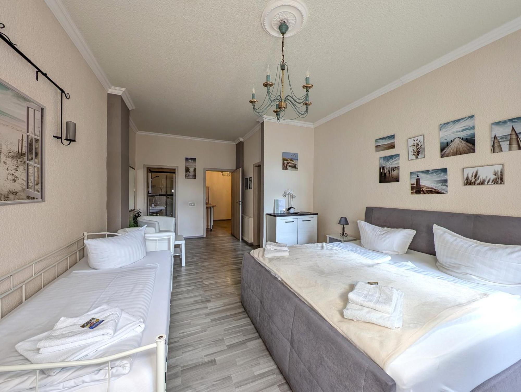 Studio Apartment 3 beds