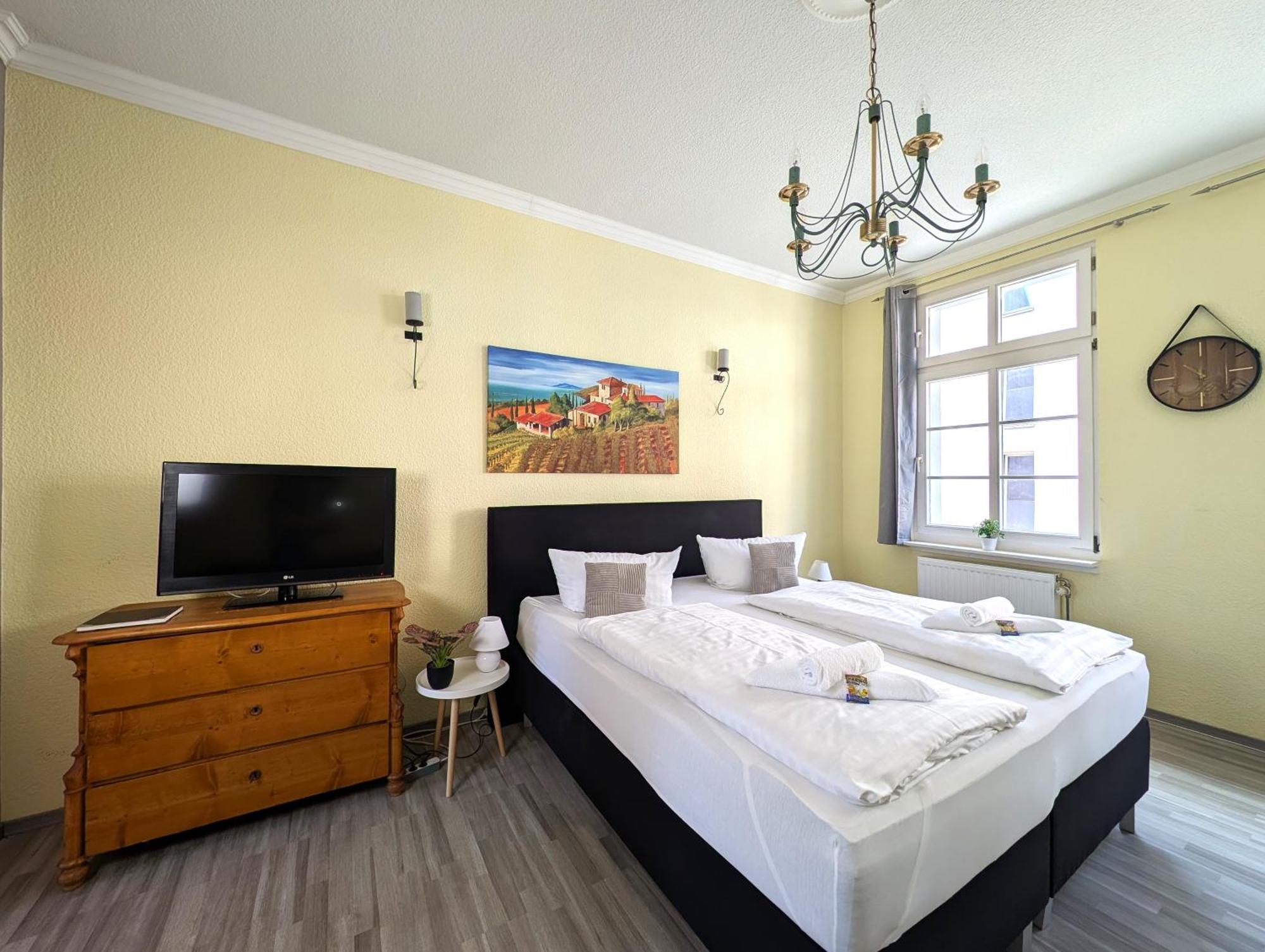 Studio Apartment 3 beds