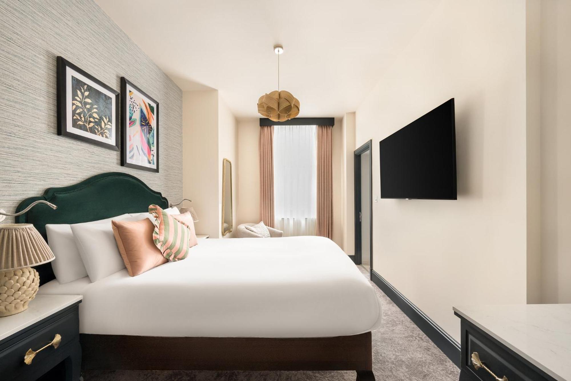 Standard Queen Room