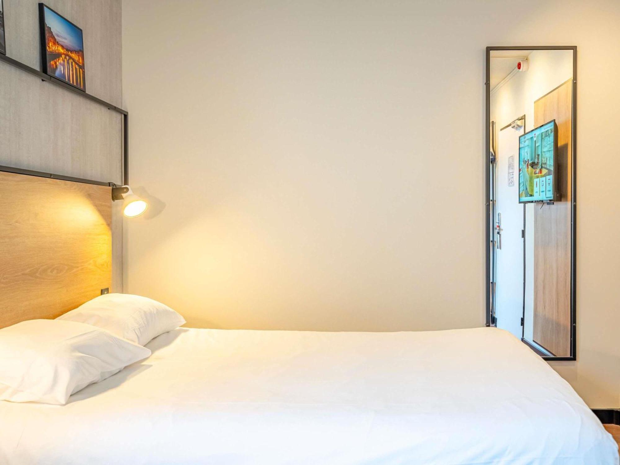 Standard Double Room Mobility Access