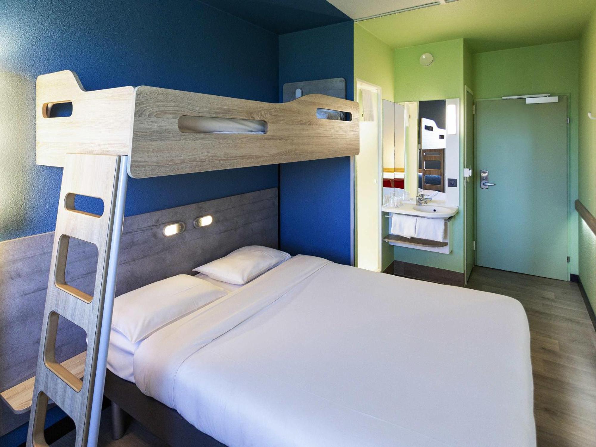 Triple Room a Double Bed a Bunk Bed