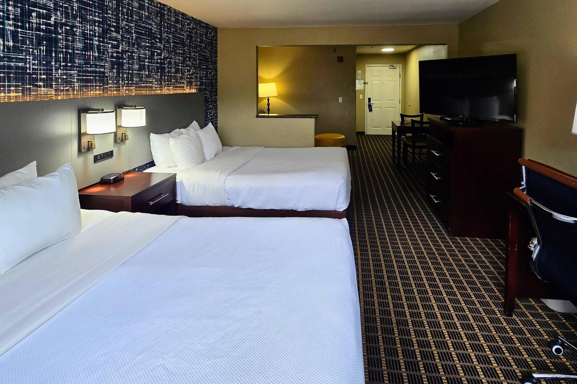 Queen Suite Two Queen Beds Non-Smoking
