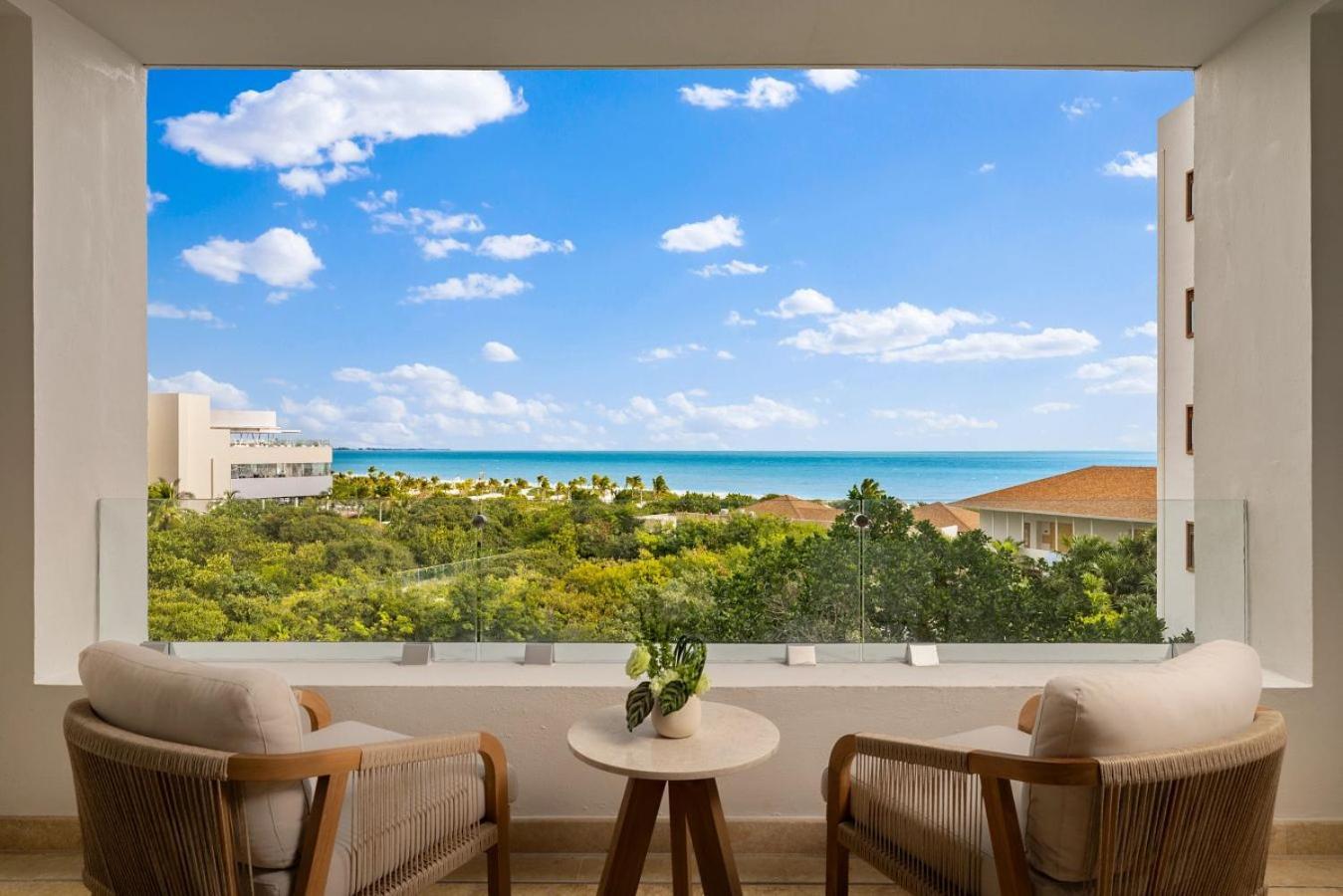 Junior Suite Ocean View King Bed