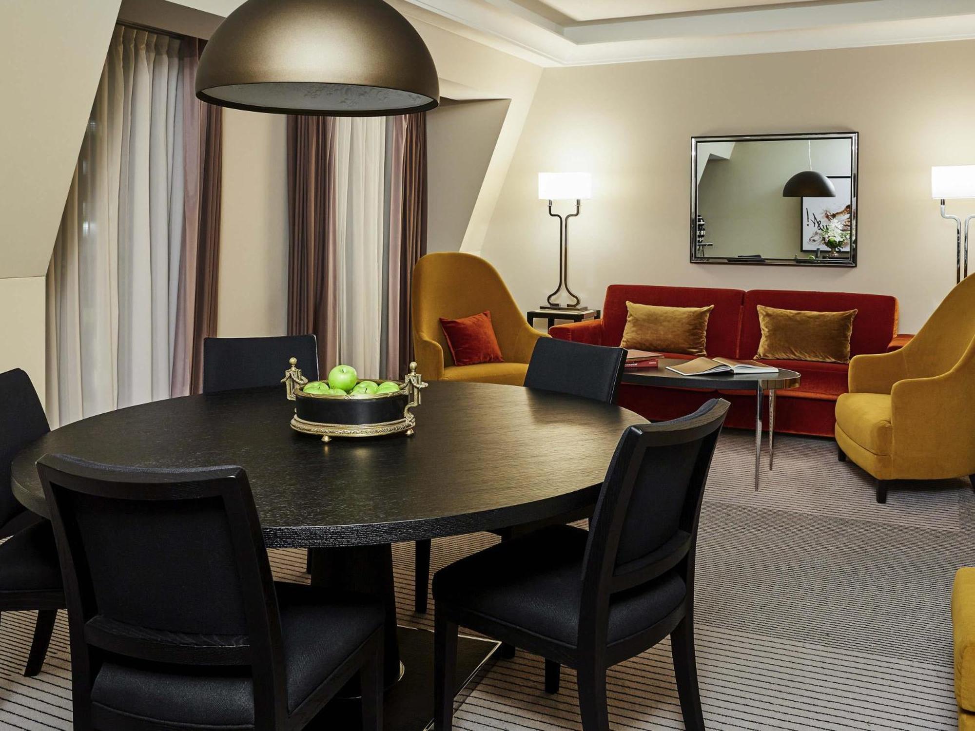 Opera Suite One King Bed City View High Floor