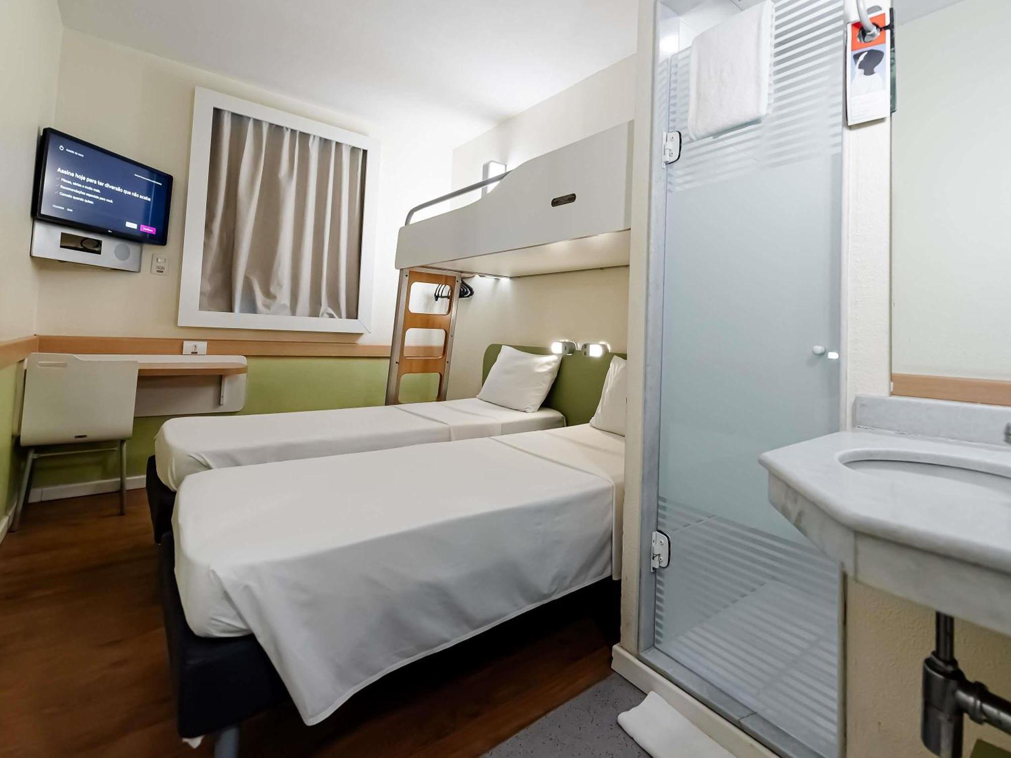 Functional rooms 3 twin beds