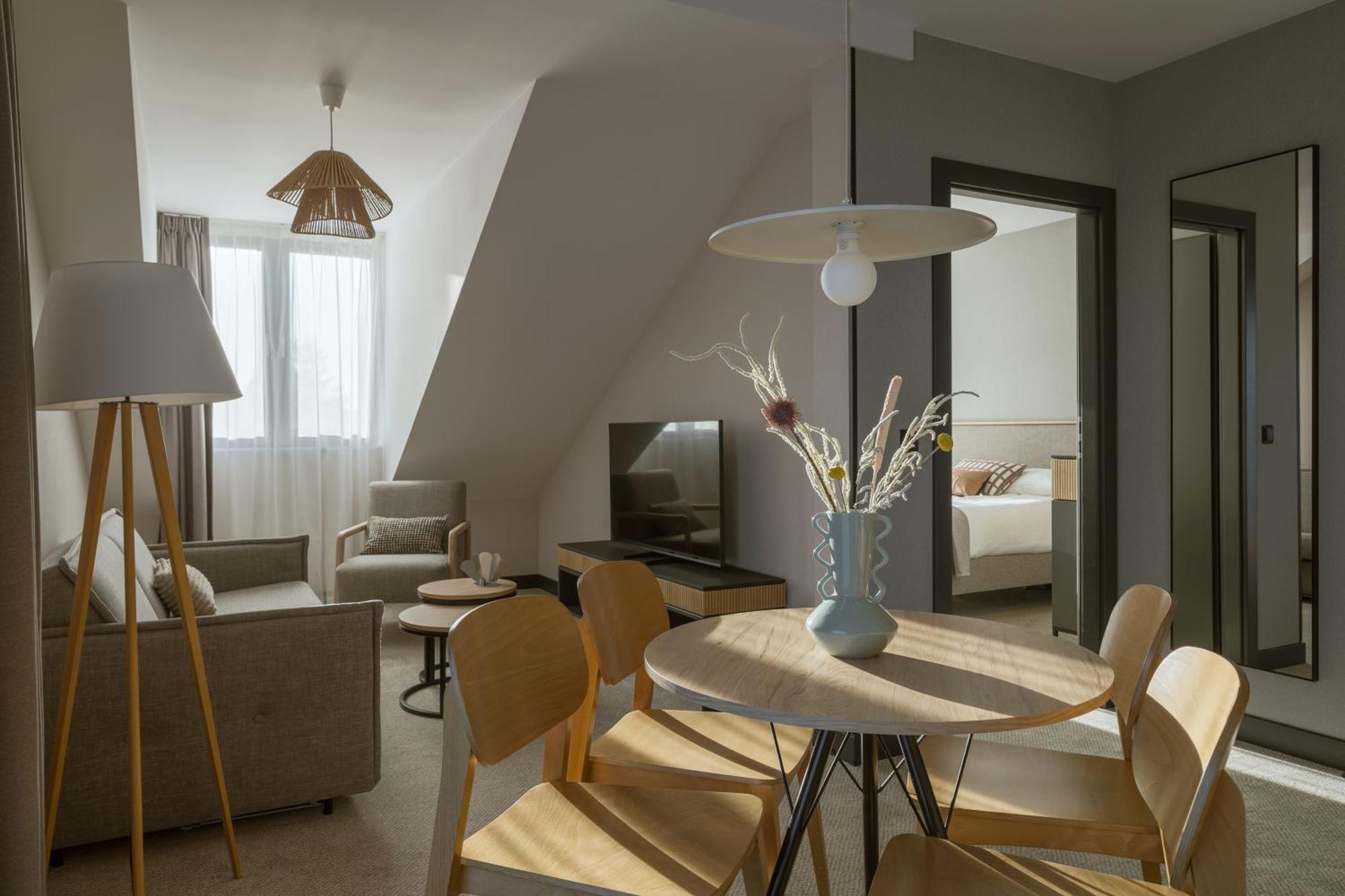Premium Apartment kitchenette Forest Building
