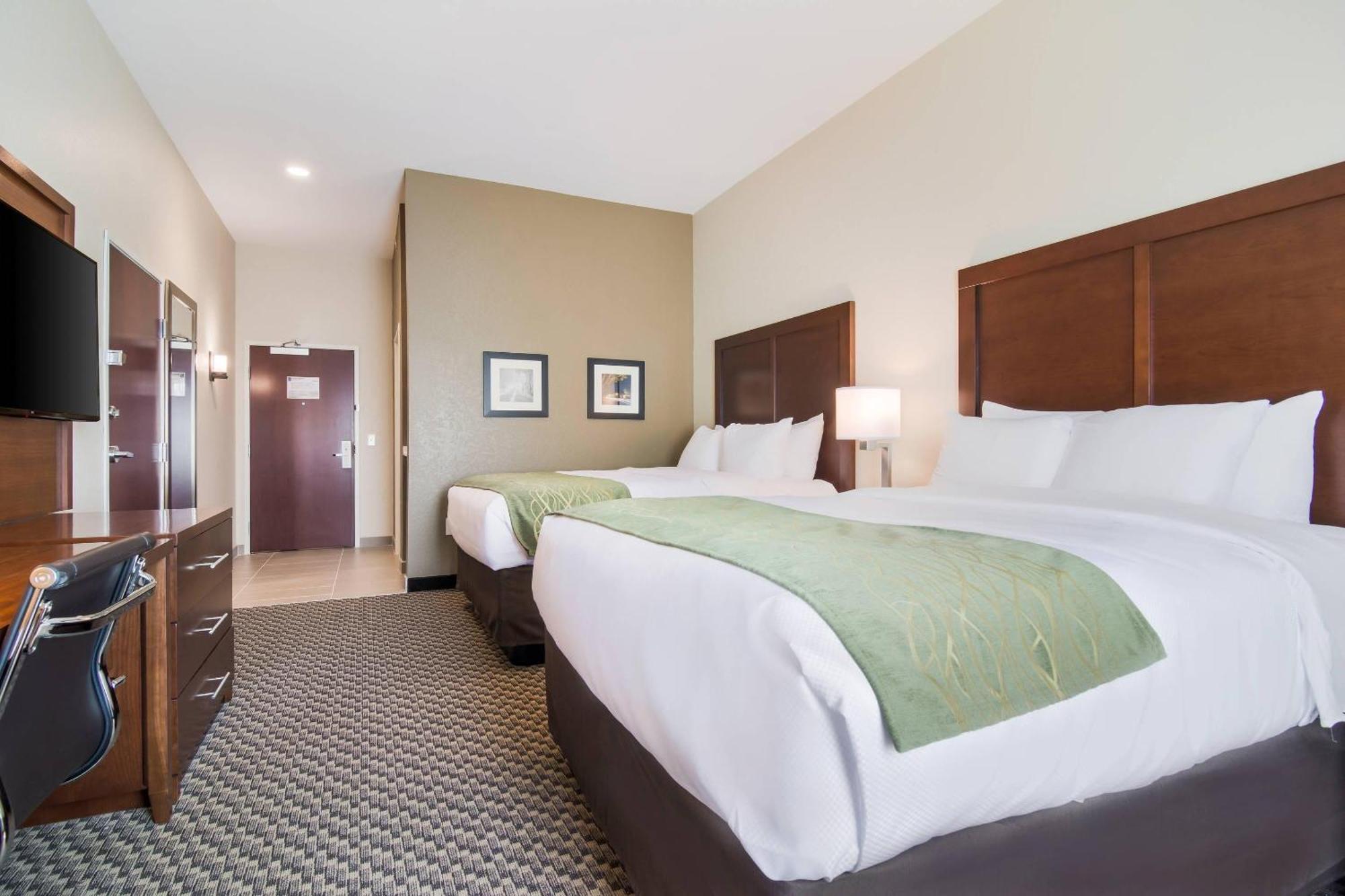 Queen Room Two Queen Beds Non-Smoking