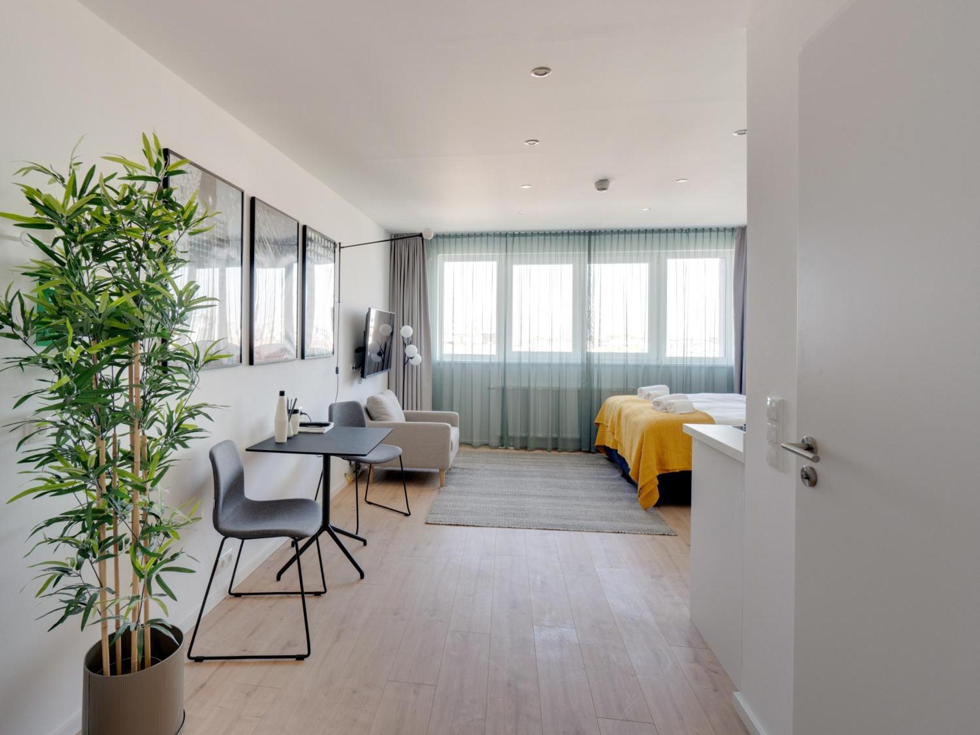 Suite L