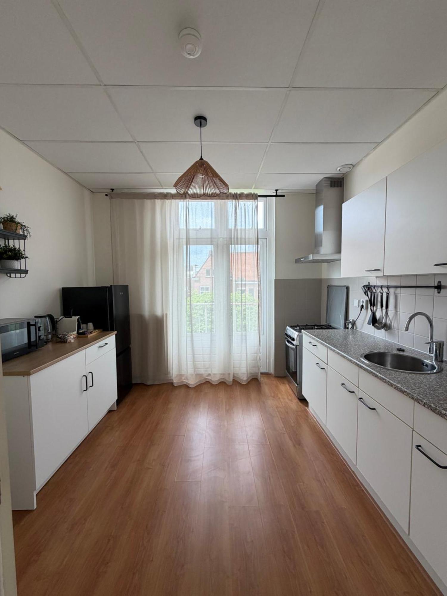 One-Bedroom Apartment Balcony City View