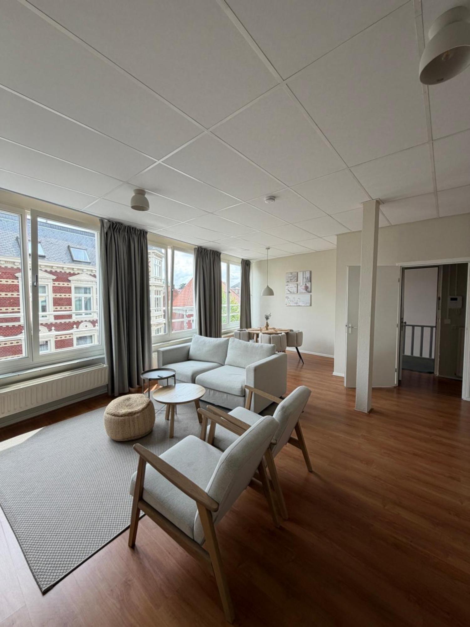 One-Bedroom Apartment Balcony City View