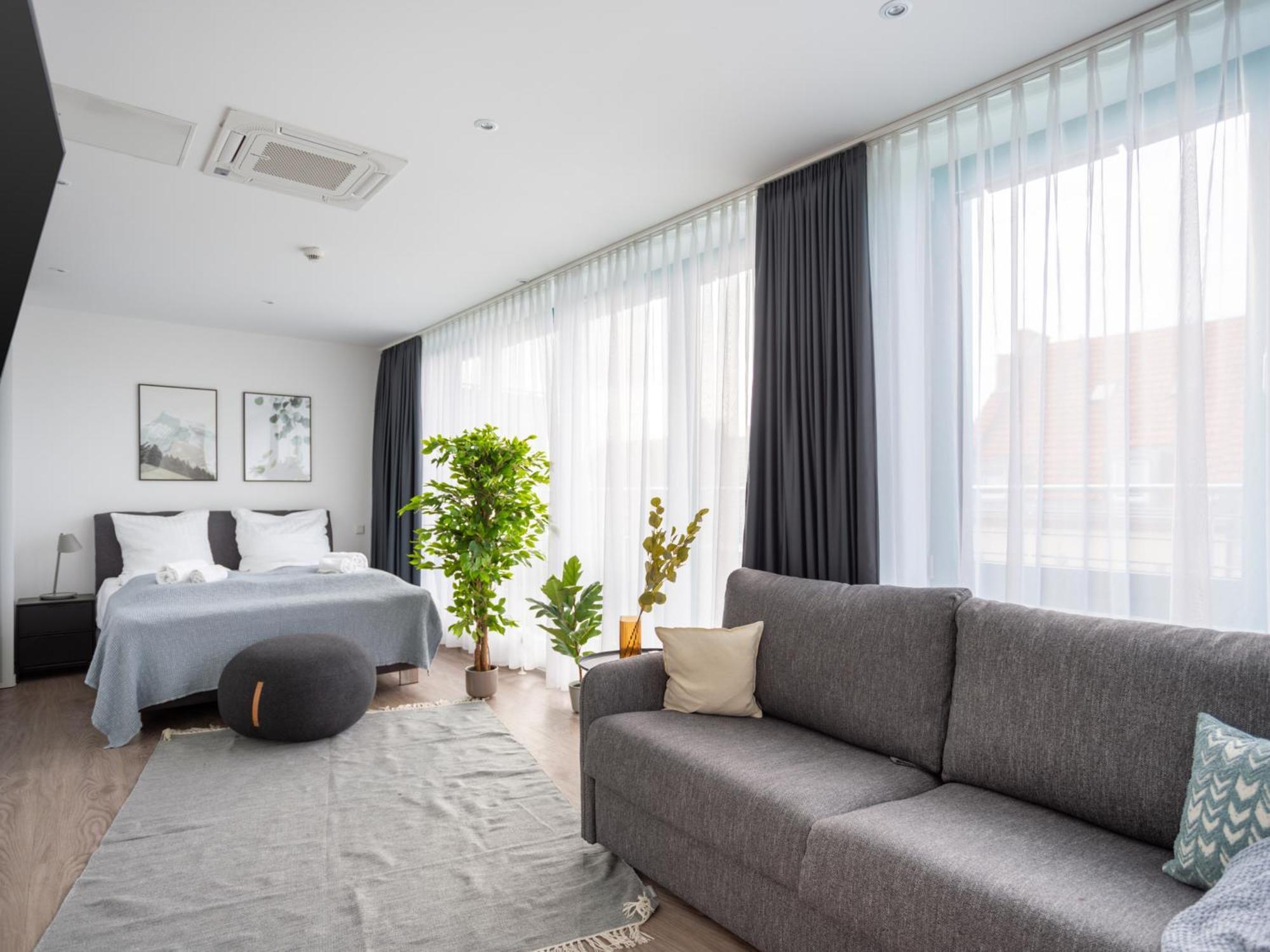 Suite XL Balcony & Sofa Bed Street View