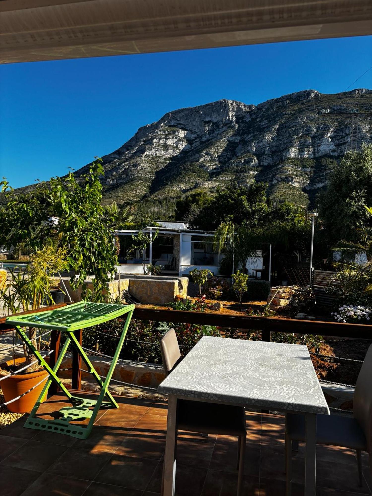 Bungalow Garden View