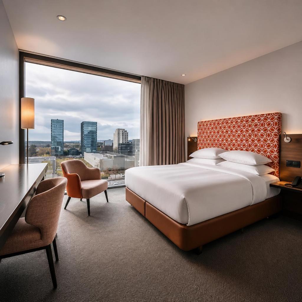 Queen Room,1771482137:JPEG